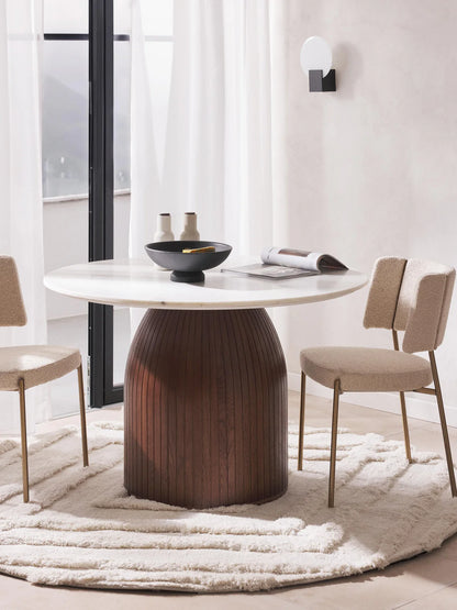 Table ronde avec pied strié Nelly, tailles variées